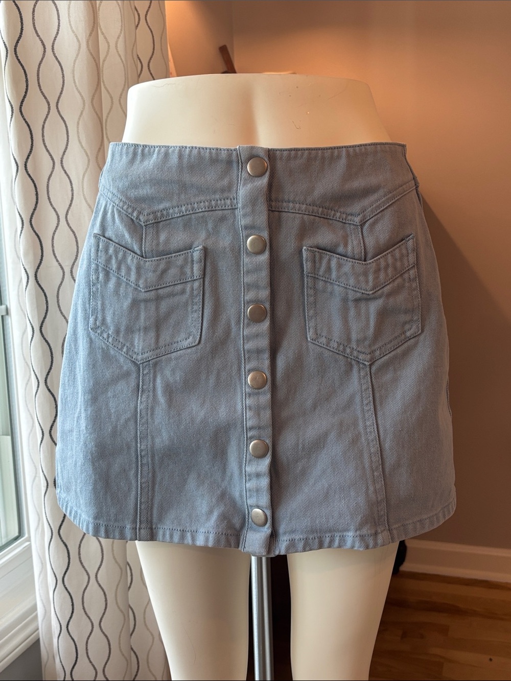 Kendall & Kylie Light Blue Denim Skirt with Snap Button Front Size: 27